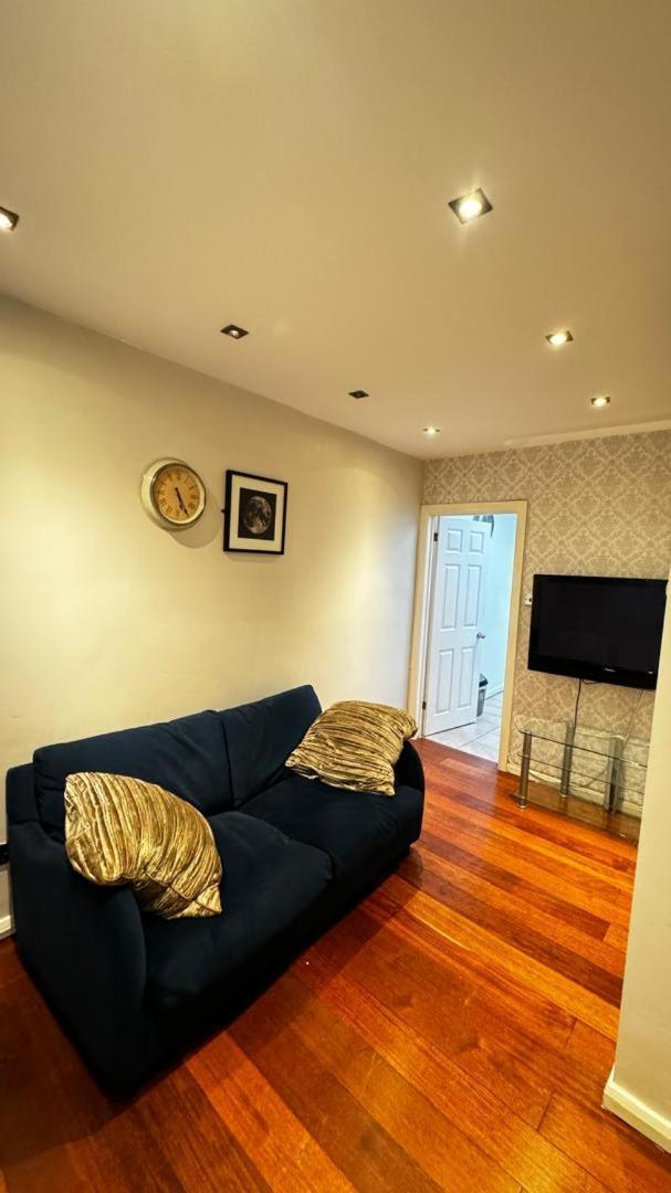 Eastbury Road Home Watford  Exteriör bild